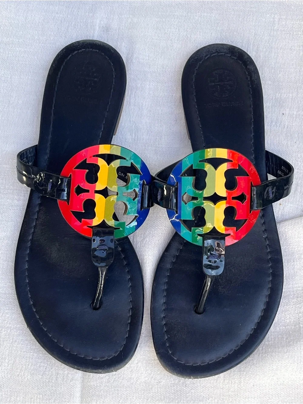 Tory Burch Navy Miller Thong Sandal with Rainbow Logo Medallion Size 7.5